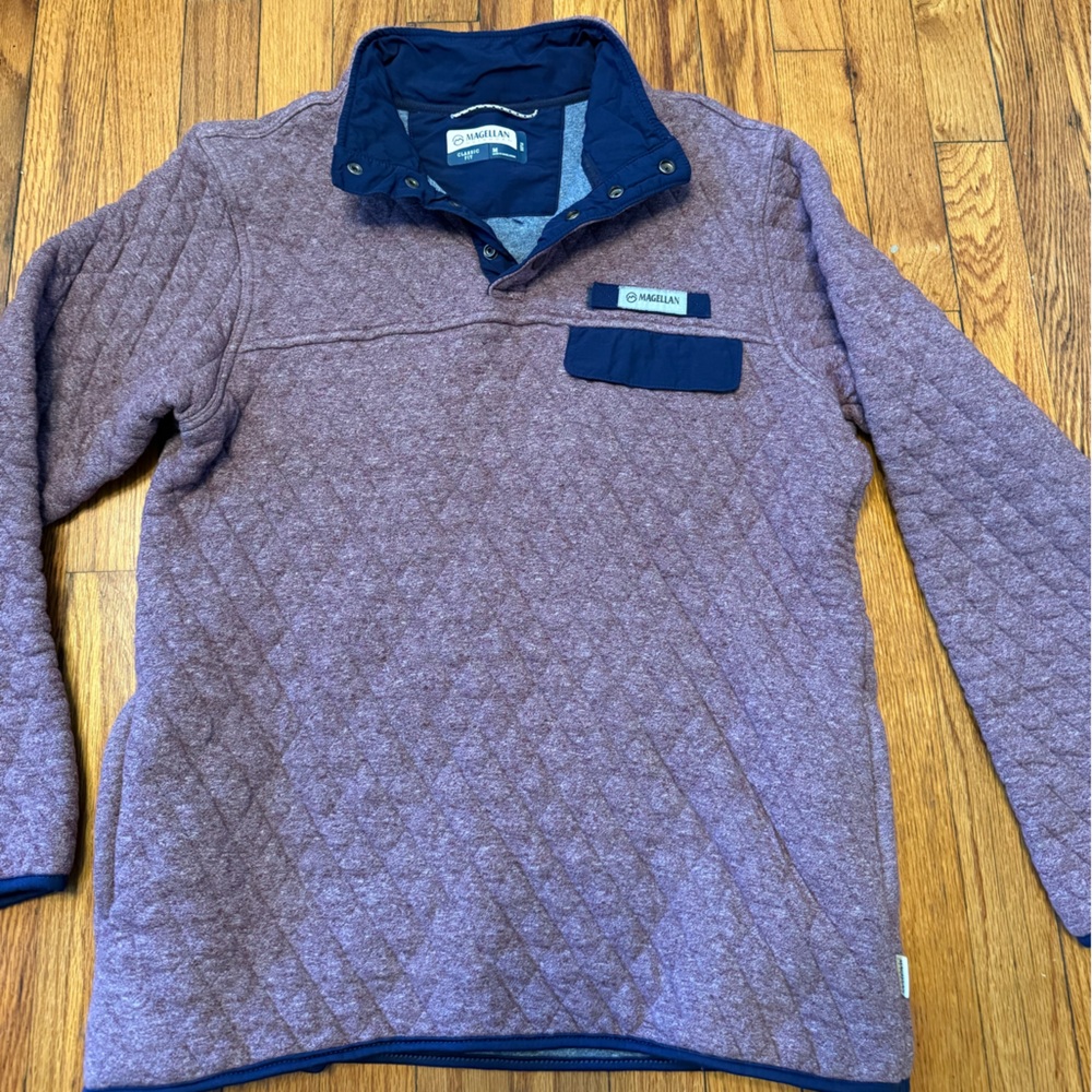 Quoted pullover